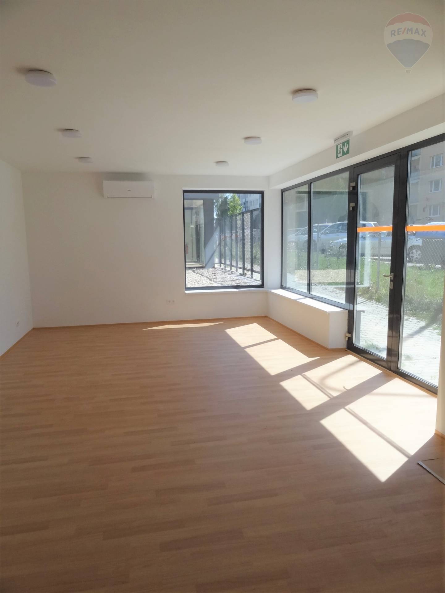 Prenájom kancelárskych, obchodných priestorov, novostavba, Nitra