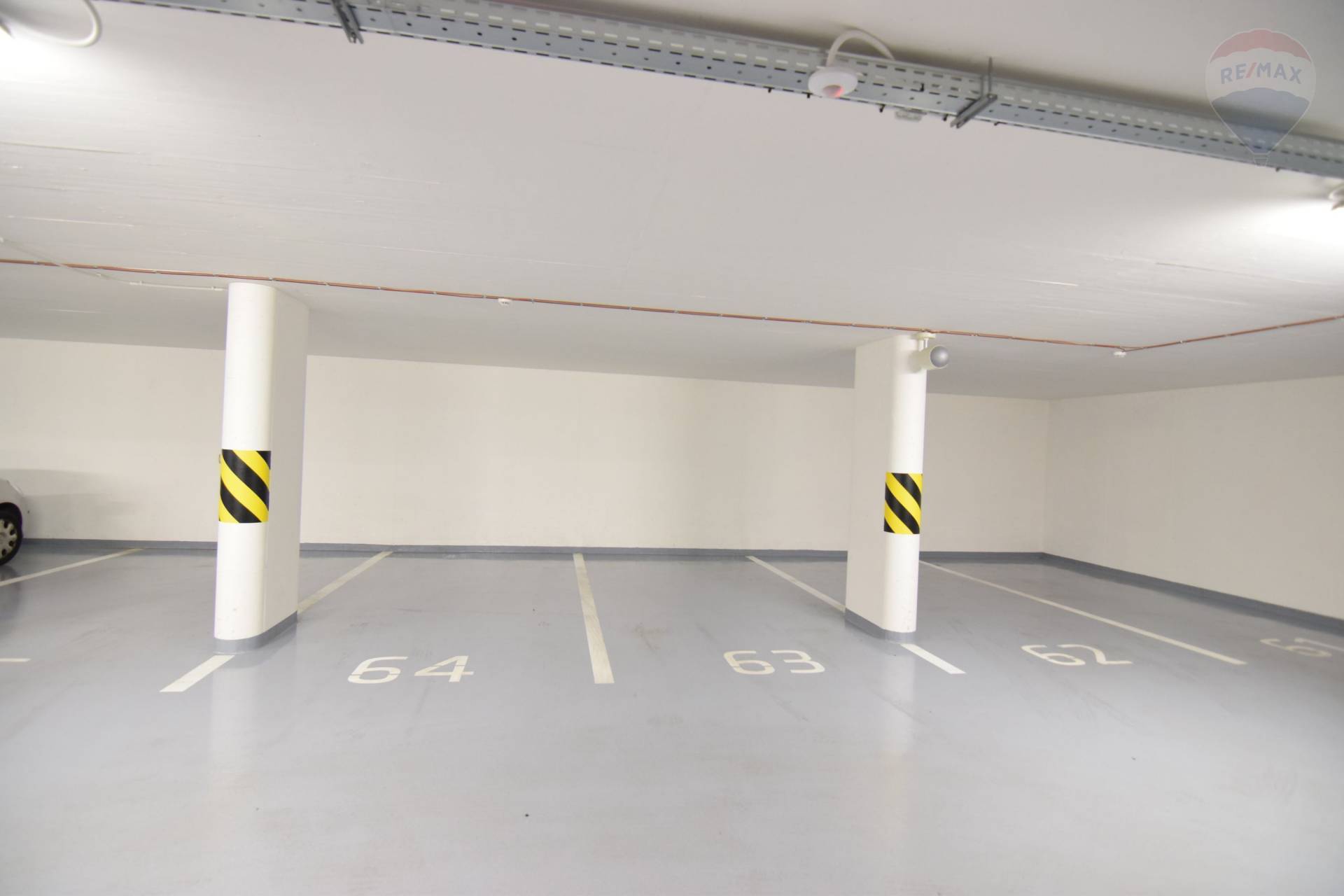 Parkovacie miesta v podzemnej garáži v centre