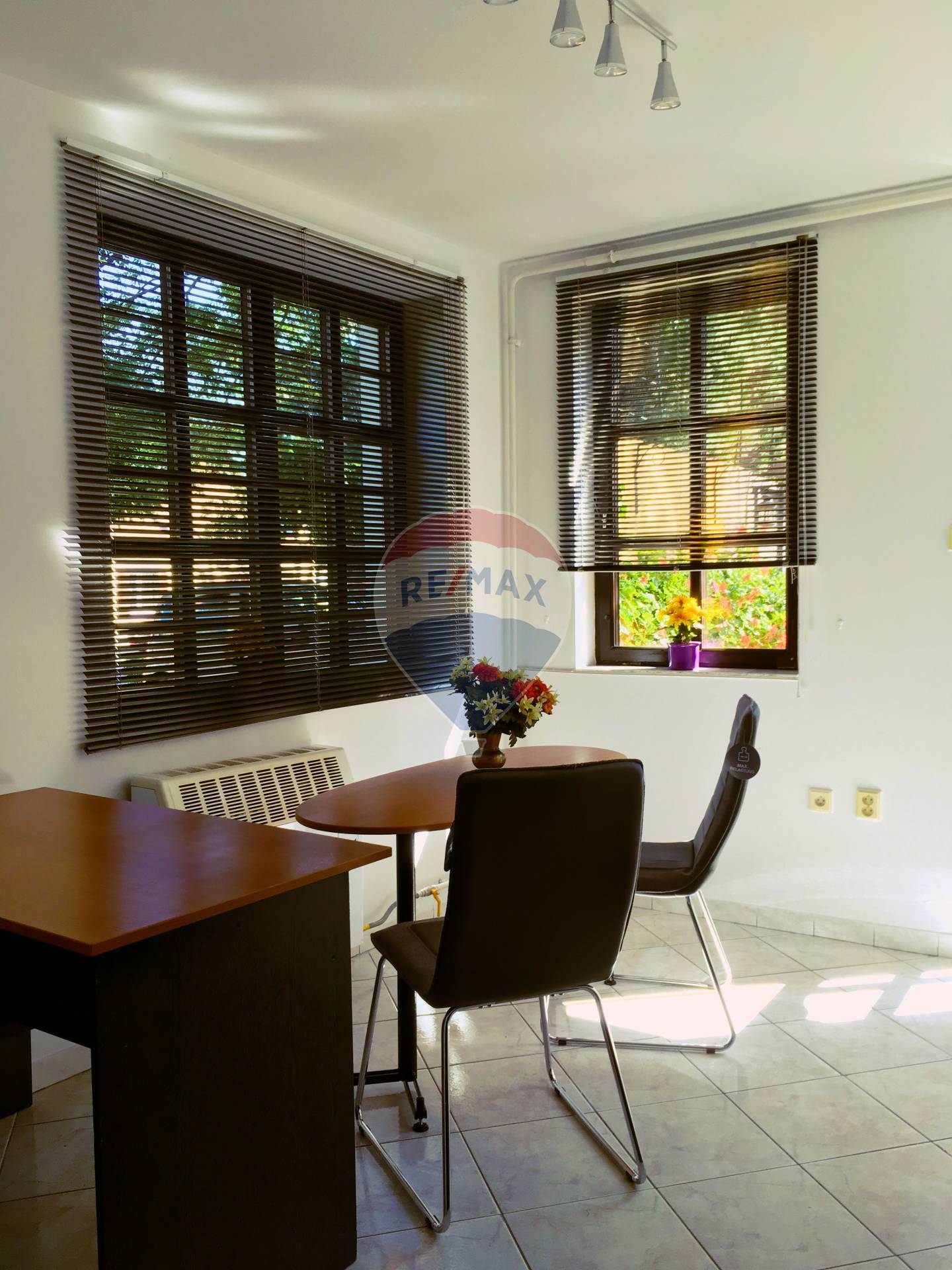 Prenájom komerčného priestoru 50 m2, Pezinok, centrum