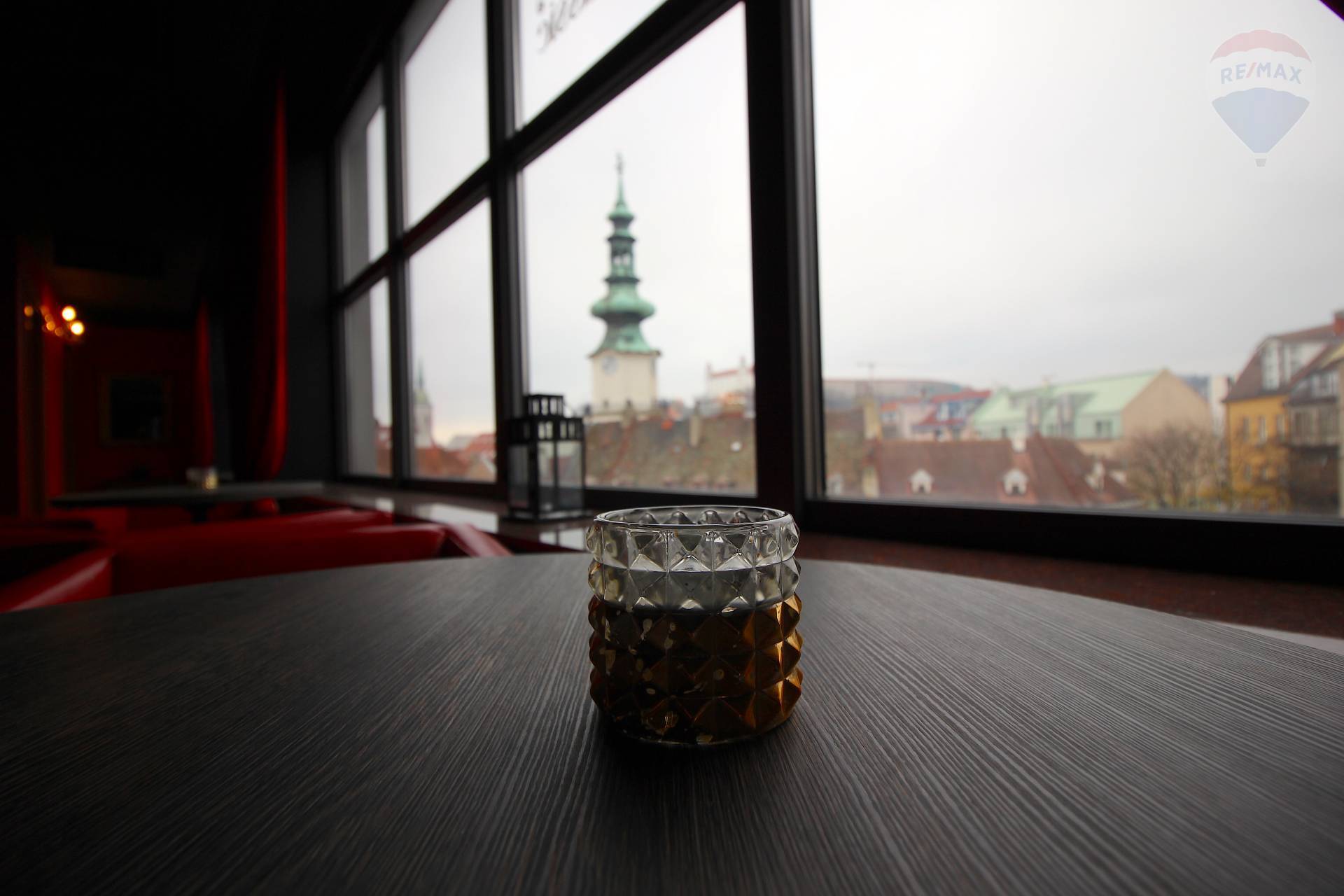 ODSTÚPENIE PREVÁDZKY: Komerčný priestor - BAR, Staré Mesto