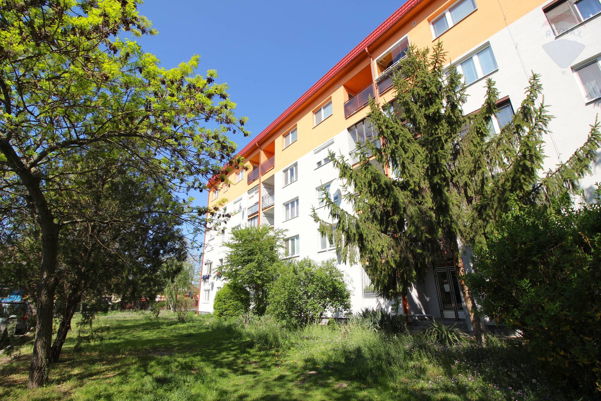 BEZKONTAKTÁ OBHLIADKA MOŽNÁ - ŠTÝLOVÝ A MODERNÝ 3-IZB MEZANÍN - ZARIADENÝ - IHNEĎ K DISPOZÍCII