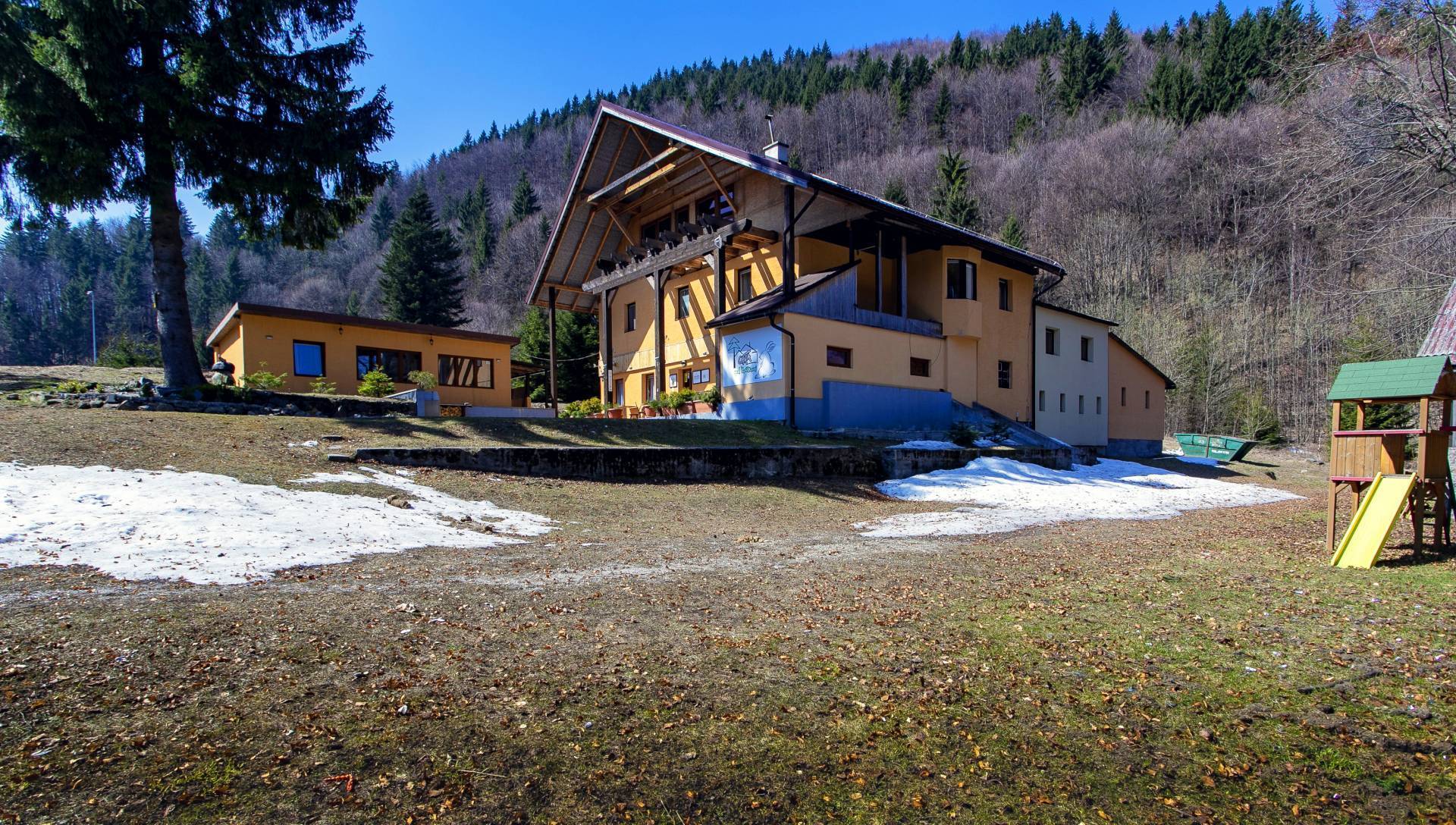 PREDAJ: Unikátna horská chata pri lyžiarskej zjazdovke500 m2, obec Králiky, okres Banská Bystrica