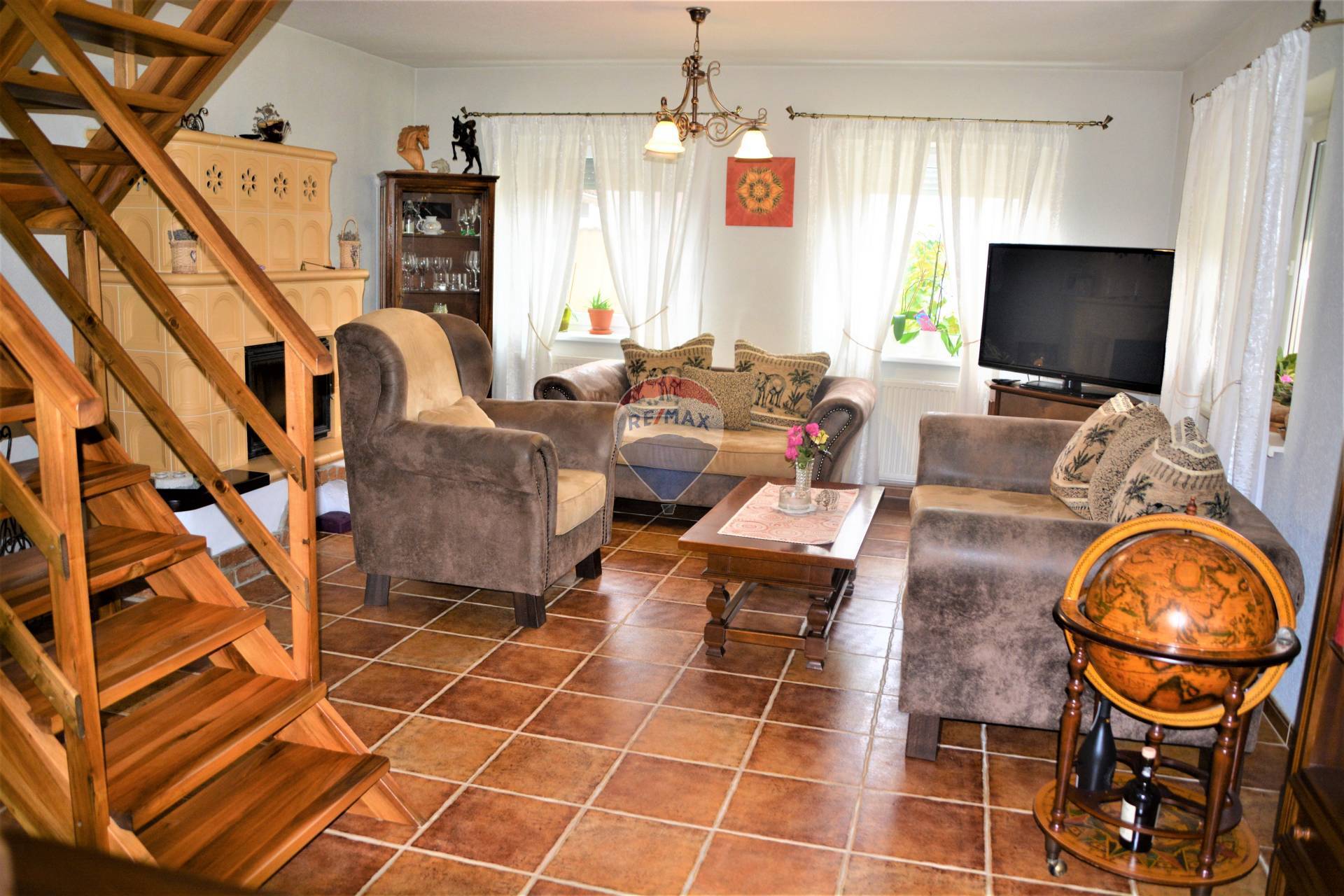 Poschodový rodinný dom s garážou v Šamoríne - Čilistov