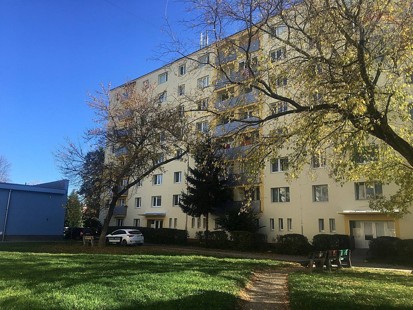 REZERVOVANÉ 3 izbový byt s lógiou, 74 m2 ul. Š. Králika PRIEVIDZA
