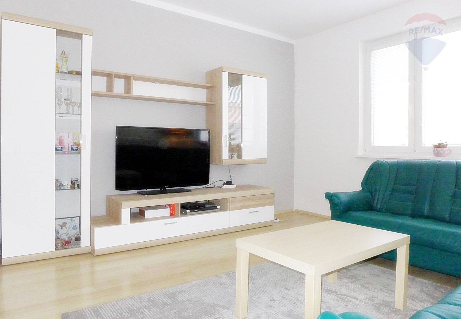 REZERVOVANÉ 3 izbový byt, 70 m2 ul. Urbánková okraj sídl. Zapotôčky - PRIEVIDZA