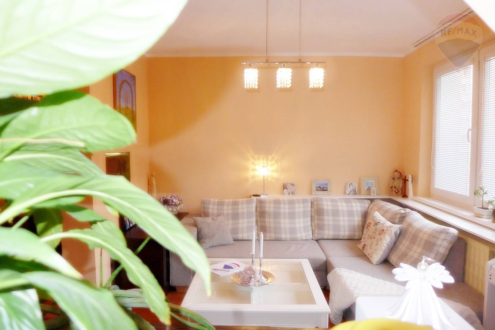 REZERVOVANÉ 3 izbový byt, 70 m2, ul. Urbárska - sídl. Necpaly - PRIEVIDZA