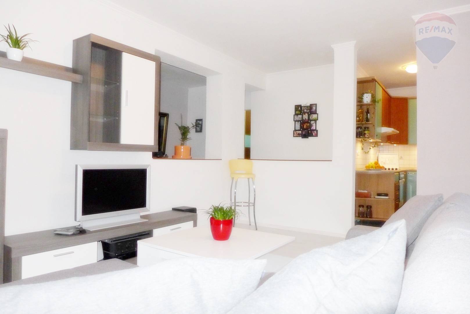 2 izbový byt, 53 m2, lódzia - kompletná rekonštrukcia, ul.B.Bjornsona - Staré sídlisko - PRIEVIDZA