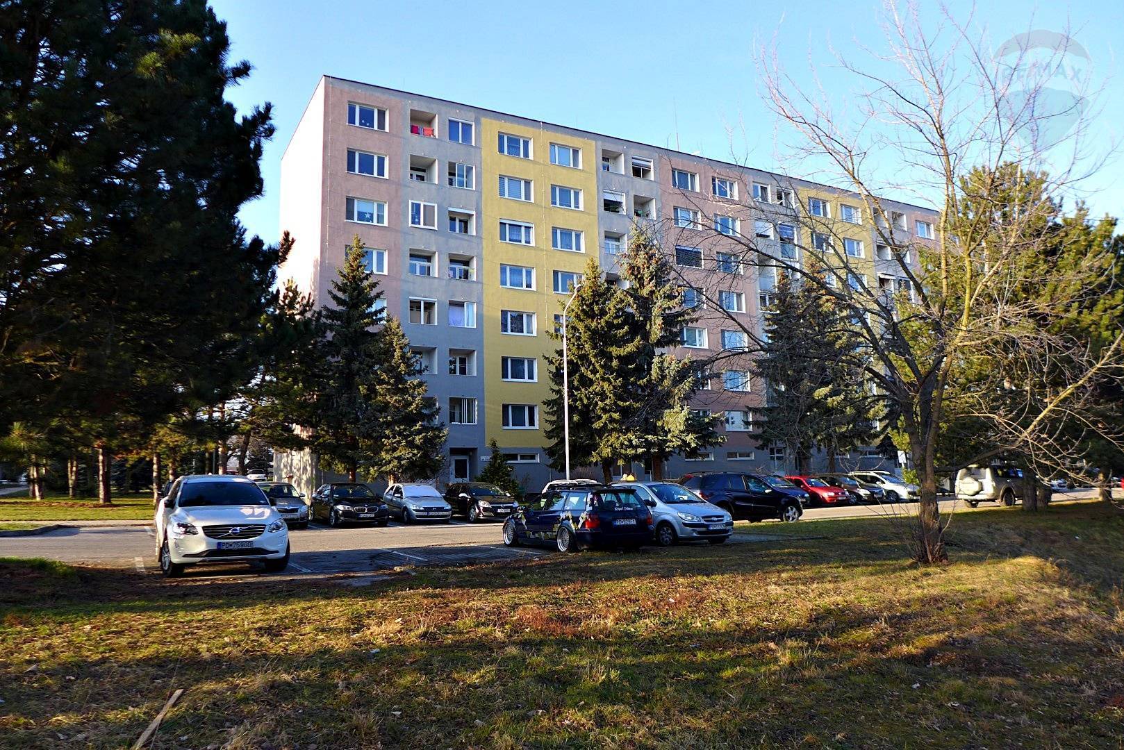 REZERVOVANÉ 3 izbový byt 64 m2, ul. Nad Terasami, bezbariérový prístup, sídl. Sever - PRIEVIDZA