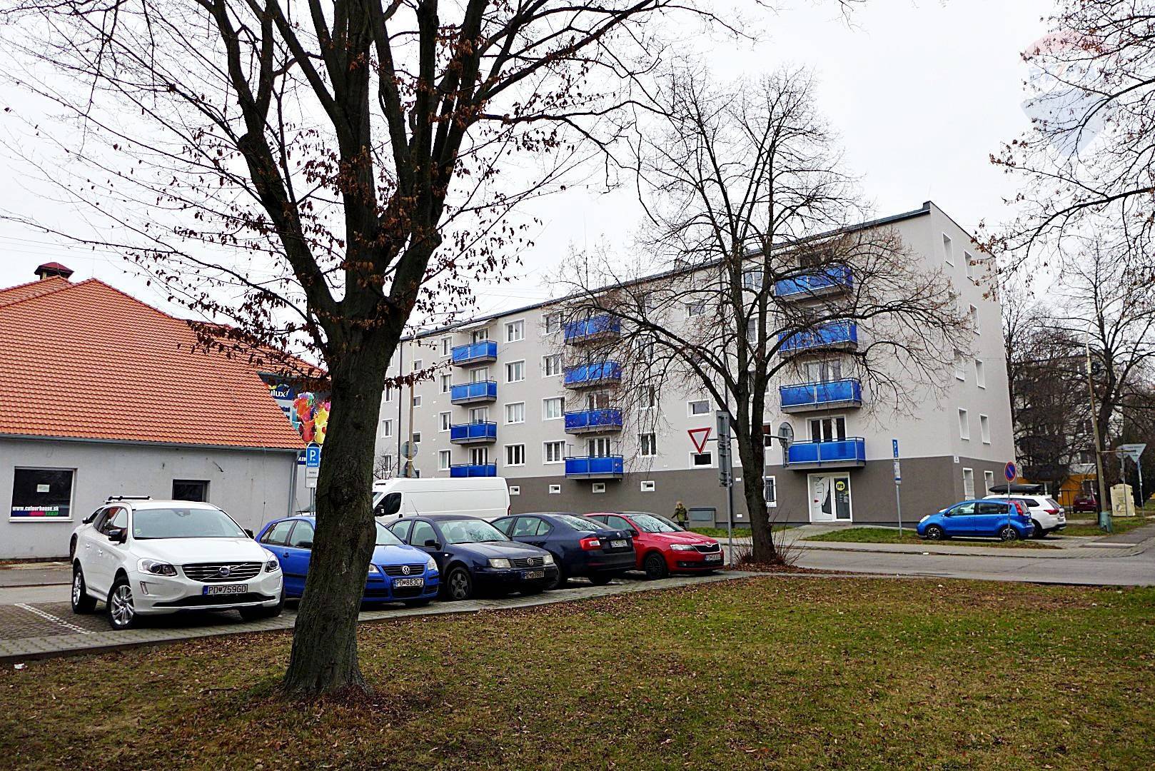 3 izb.byt, 63 m2,ul.Rastislavova,centrum mesta, balkón, bezbariérový prístup, parkovanie - PRIEVIDZA
