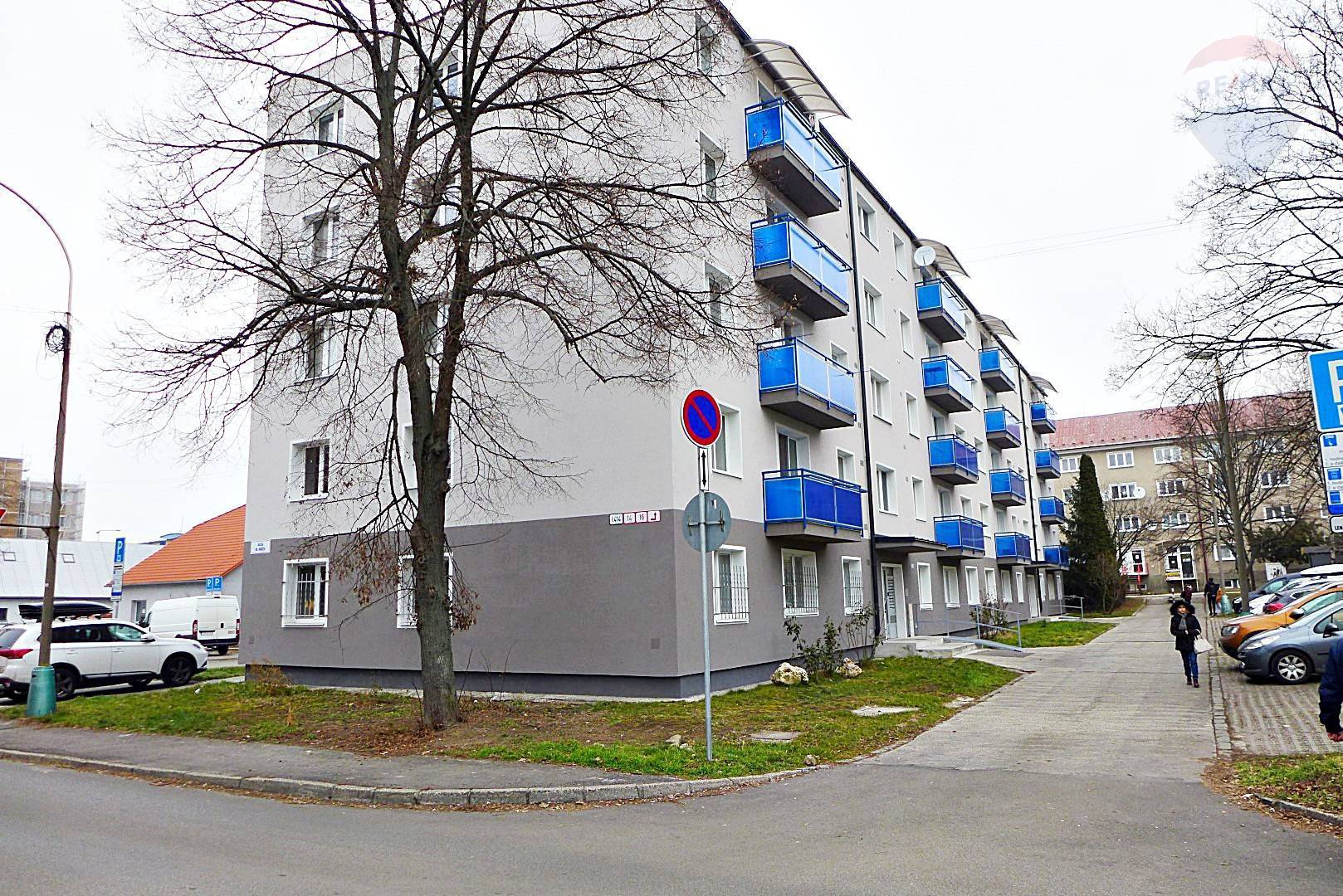 3 izb.byt, 63 m2,ul.Rastislavova,centrum mesta, balkón, bezbariérový prístup, parkovanie - PRIEVIDZA