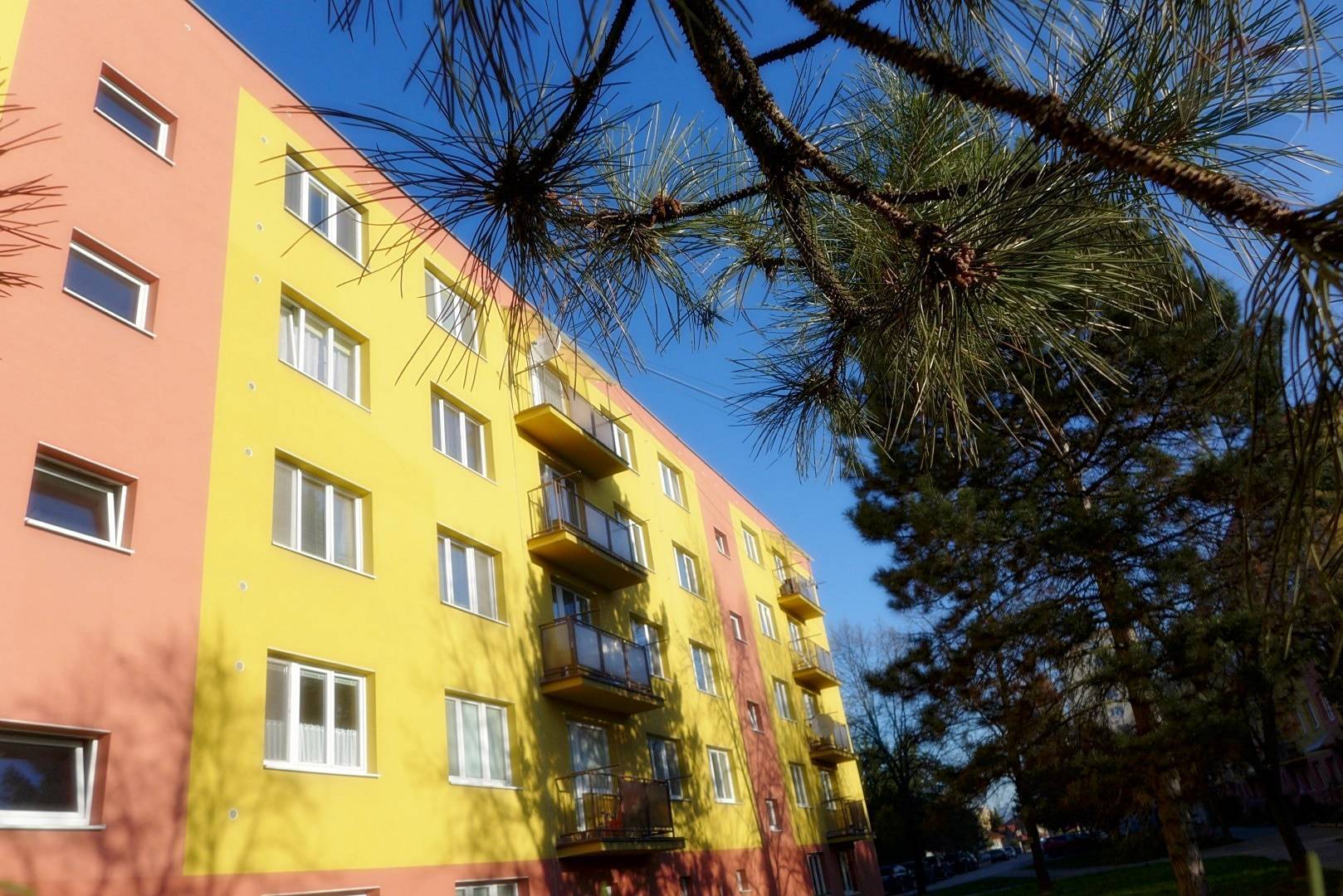 REZERVOVANÉ 2 izbový byt, 56 m2 - balkón, kompletná rekonštrukcia ul. Lúčna sídl. Žabník - PRIEVIDZA
