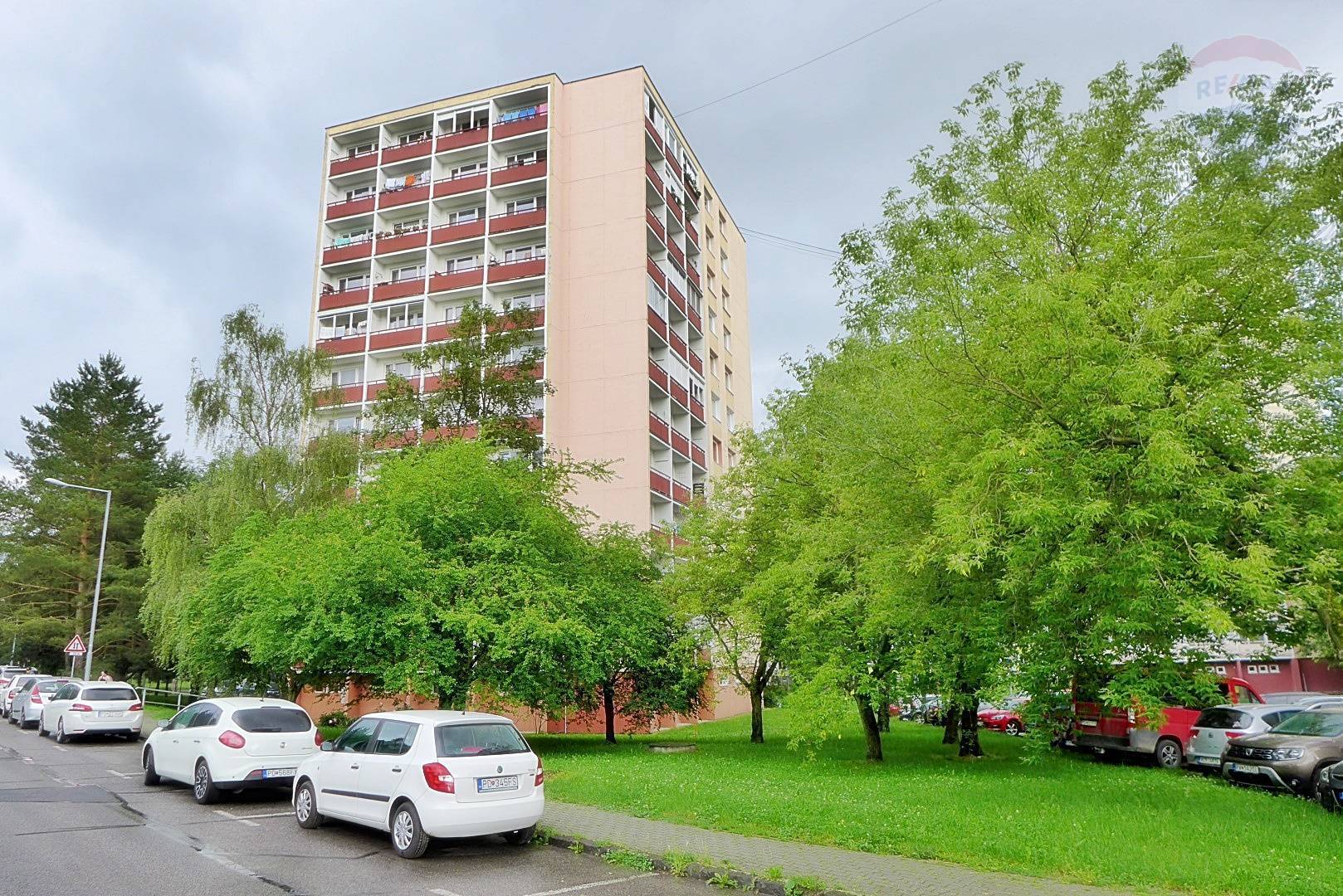 2 izbový byt, 63 m2, 3 x lógia ul. Dlhá - centrum mesta - PRIEVIDZA