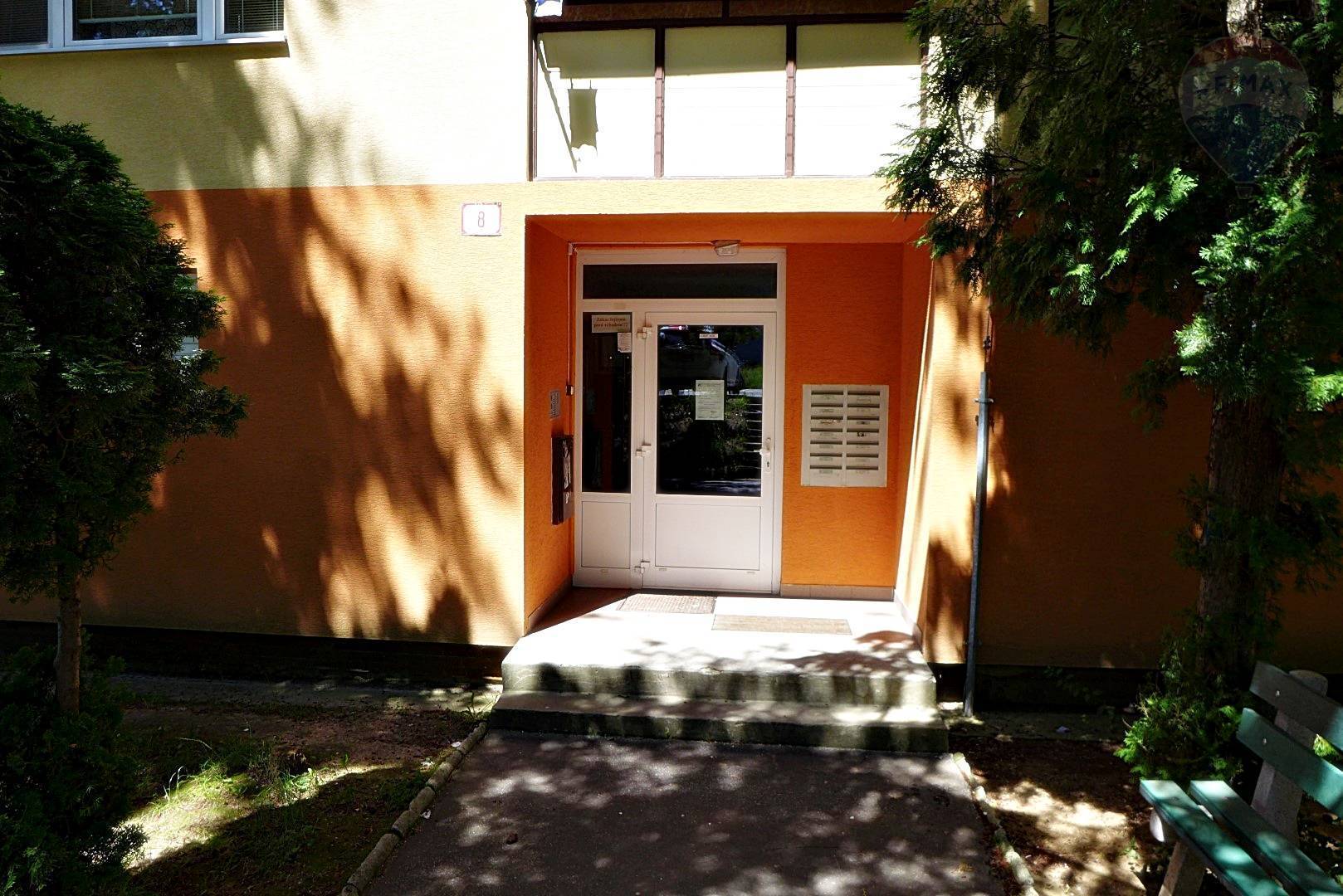 PREDAJ 3 izbový byt, 70 m2 - lógia ul. A. Bernoláka - sídl. Sever PRIEVIDZA