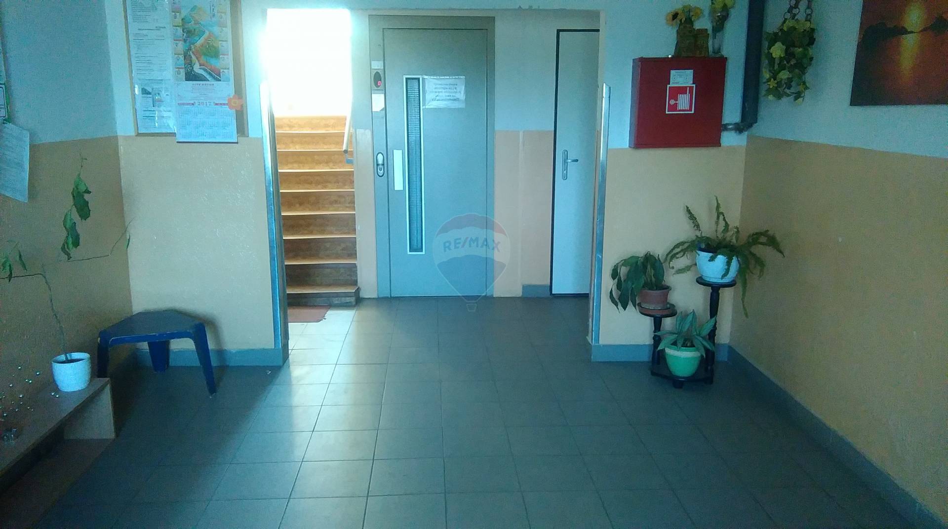 =RE/MAX= Na prenájom 3 izbový byt