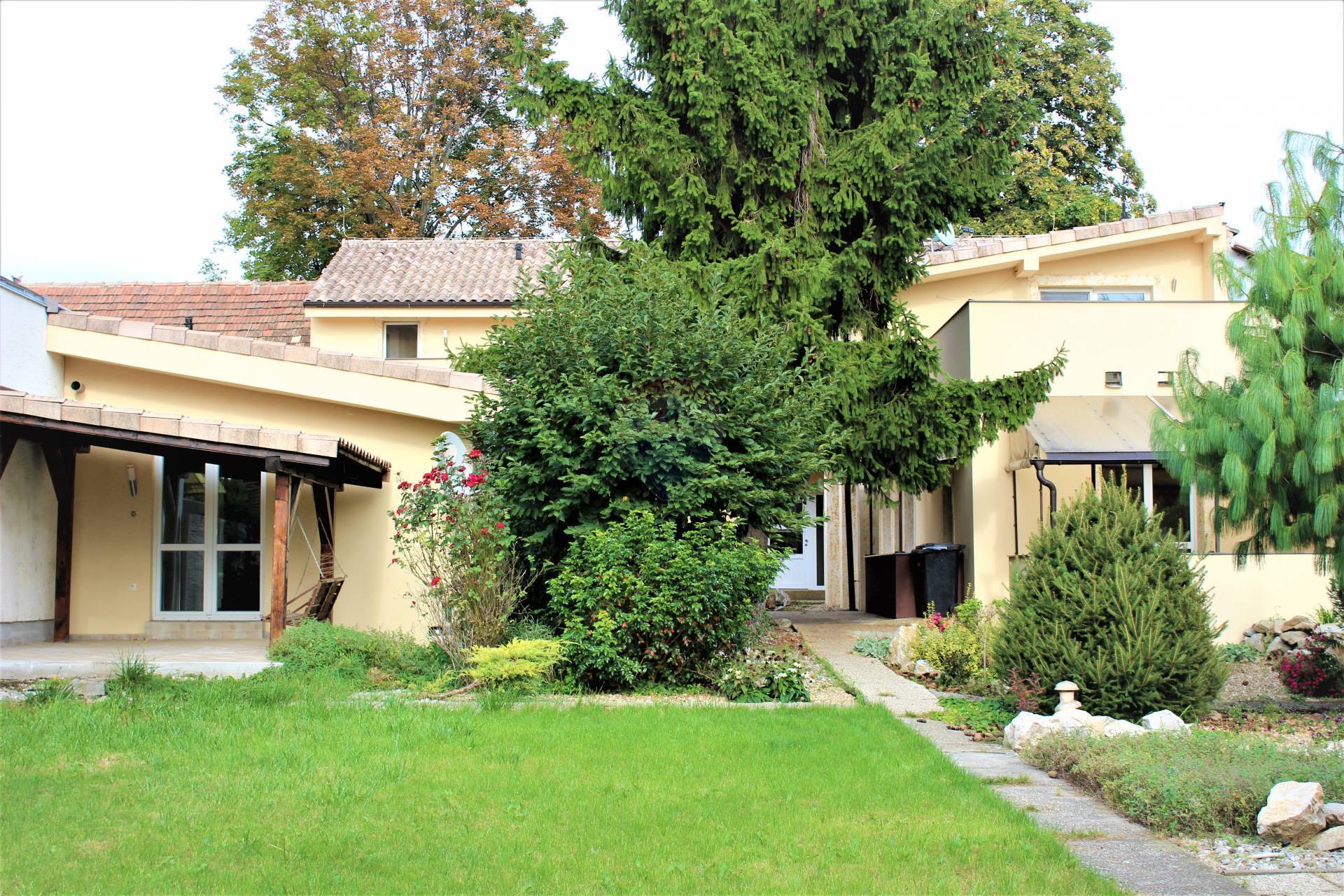 =RE/MAX= Na predaj rodinný dom, 3 bytové jednotky, Kukučínova ulica, Kopánka