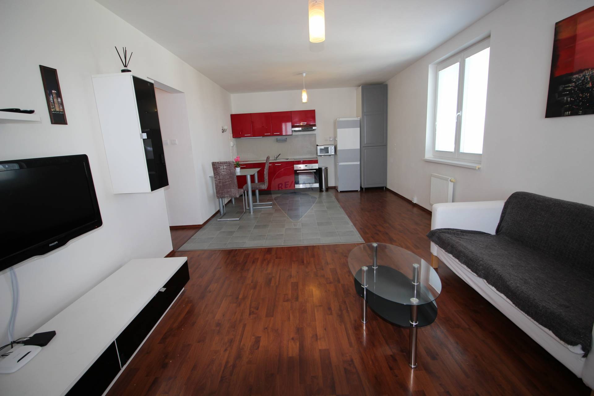 RE/MAX Prenájom nehnuteľnosti, 2 izbový byt v Trneve