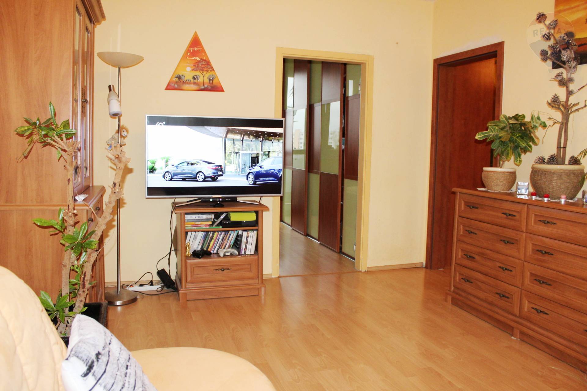 Predaj, kompletne zrekonštruovaný 4-izbový byt 80,5 m2 s loggiou, zariadený