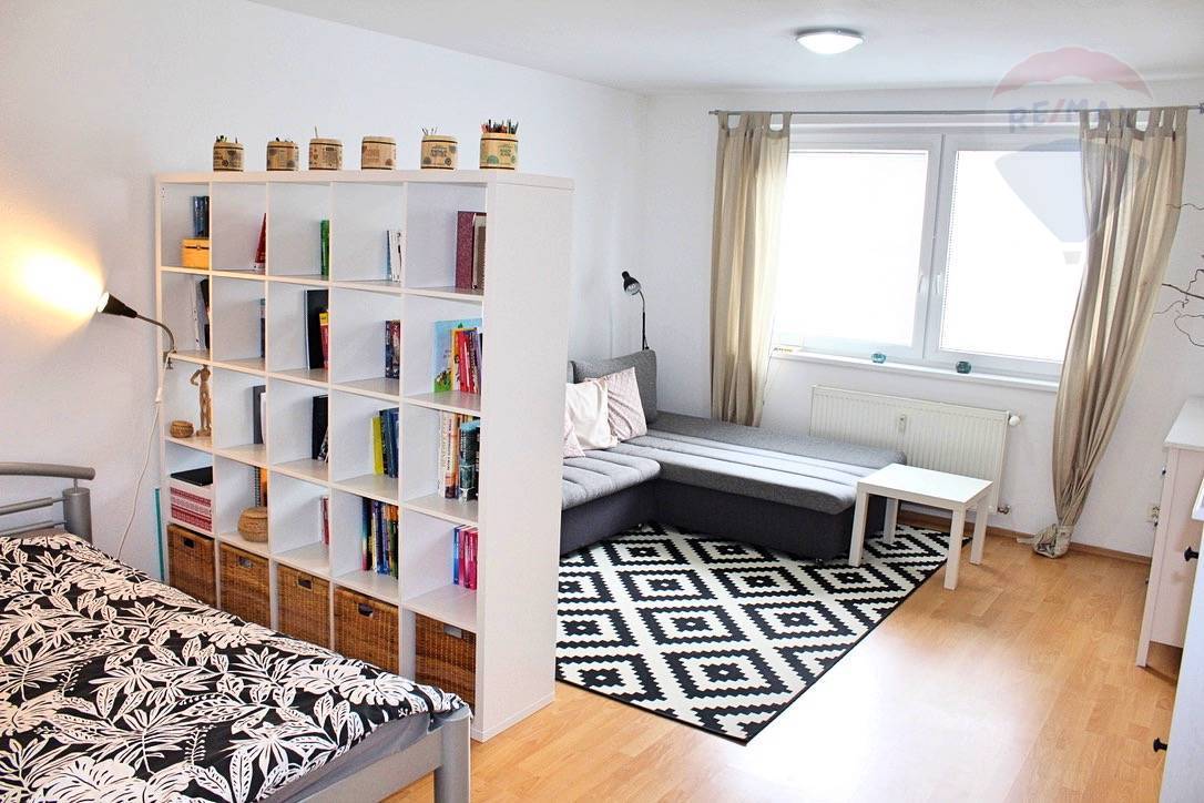 Prenájom 1 izbový byt v Ružinove 43 m2) s loggiou, novostavba, ulica Planét