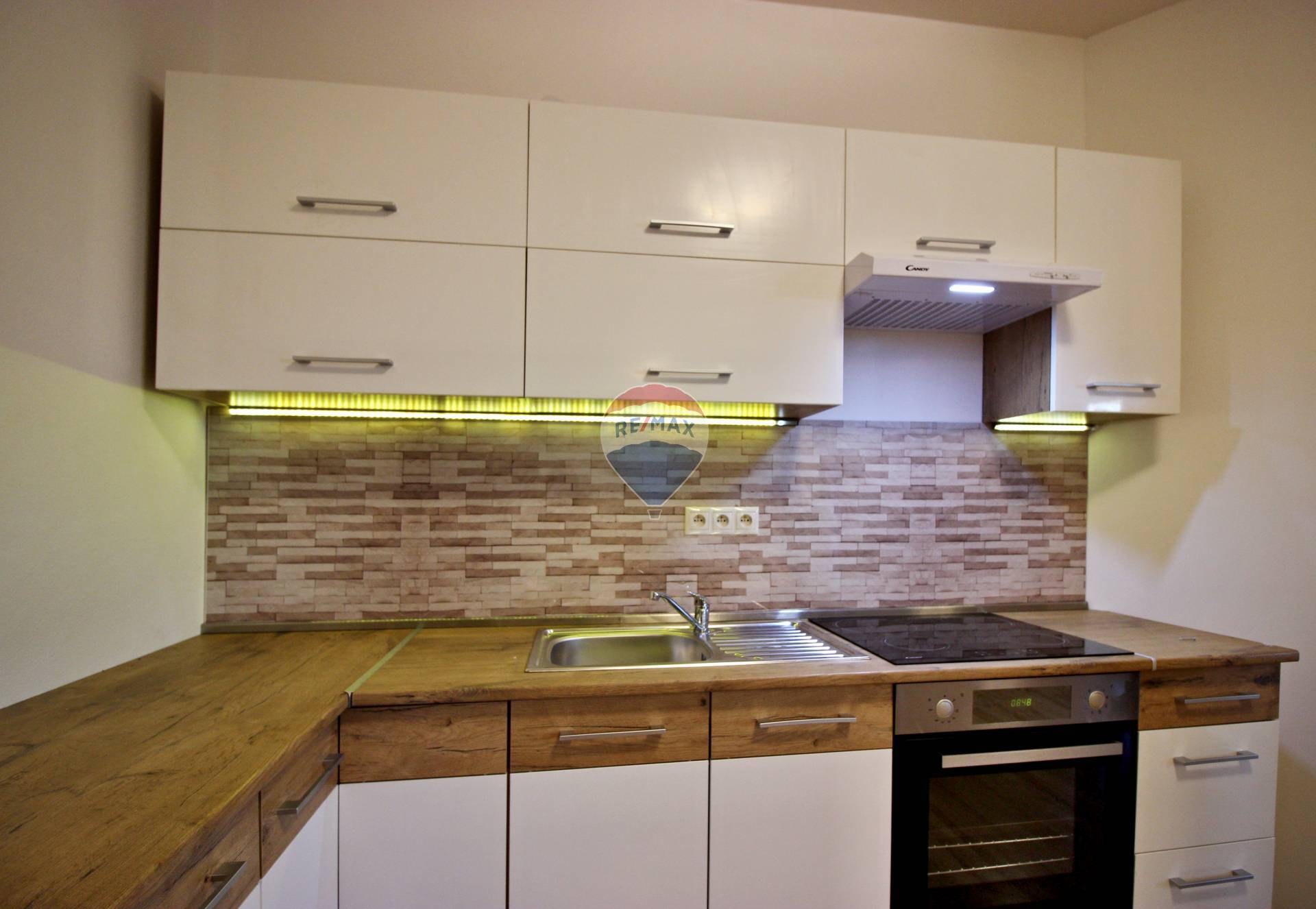 PRENÁJOM dvojizbového apartmánu, Nové Mesto nad Váhom