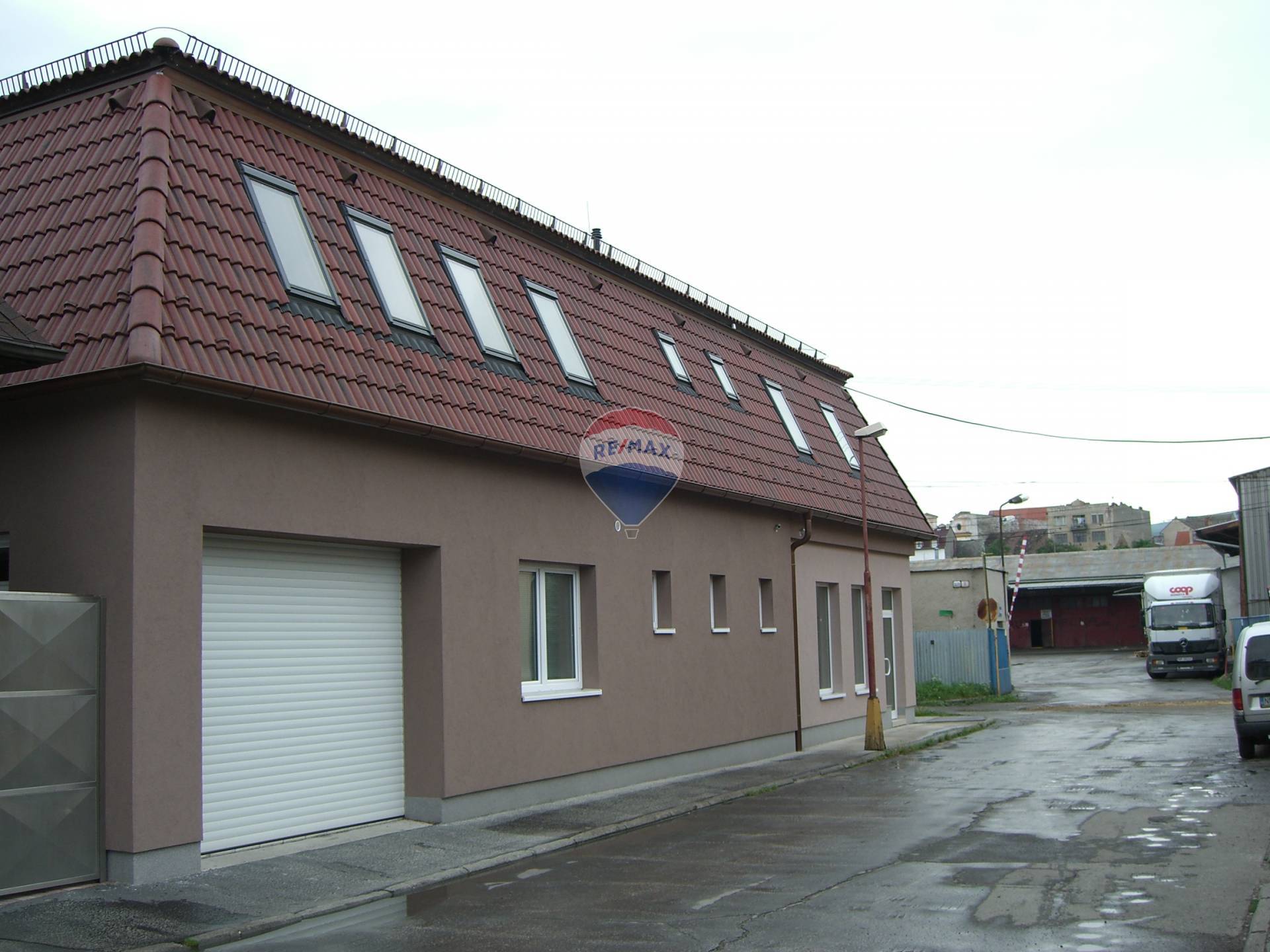 Predaj komerčná budova- ubytovňa 437 m2, Nové Mesto nad Váhom