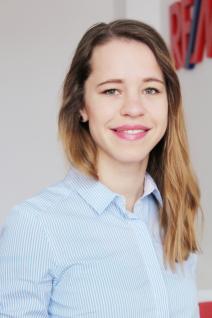 Fotografia makléra Ing. Lucia Risková - hypotekárny špecialista